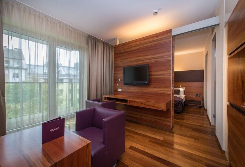 套房, Pakat Suites