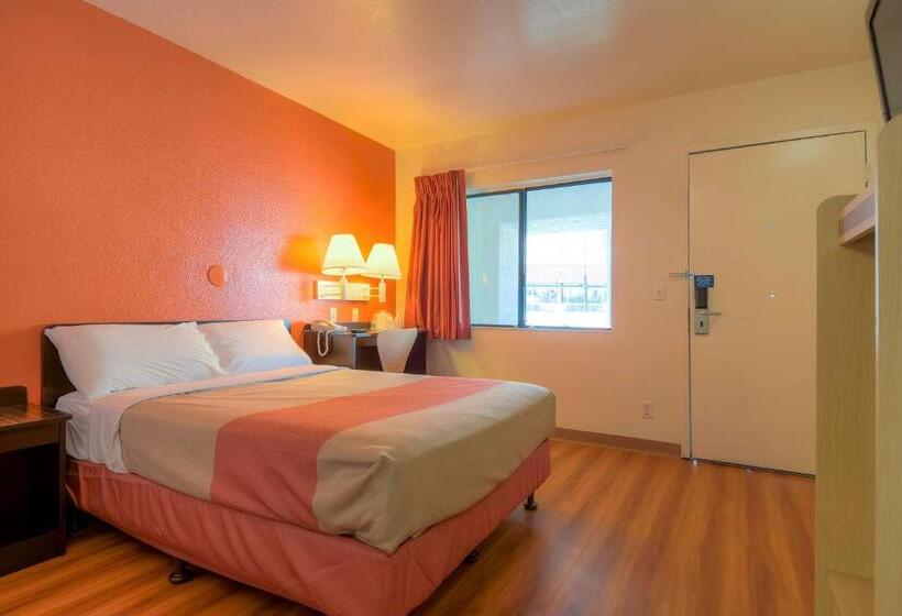 Habitación Cuádruple Deluxe, Motel 6palm Springs, Ca  Downtown
