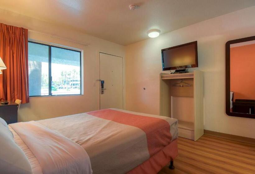 Habitación Estándar Adaptada para Discapacitados, Motel 6palm Springs, Ca  Downtown