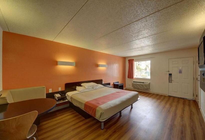 스탠다드 룸 킹사이즈 침대, Motel 6 San Antonio, Tx  Downtown  Market Square