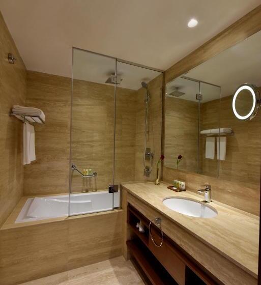 Quarto Superior Cama King, Grand Swiss Belhotel Waterfront Seef