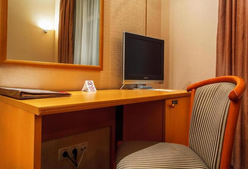 Quarto Estandar, Victoria