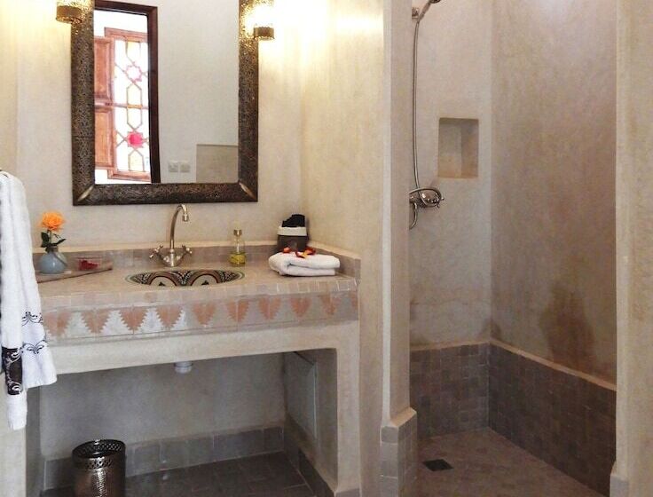 اتاق لوکس, Riad Carina