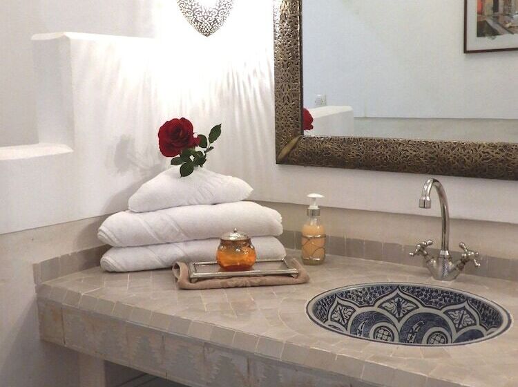 اتاق لوکس, Riad Carina