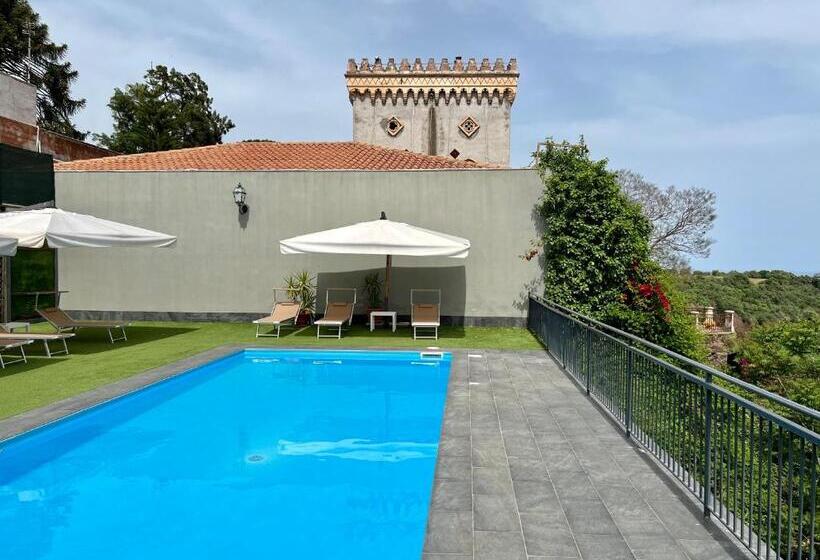 اتاق سوپریور سه تخته, Villa Leucatia
