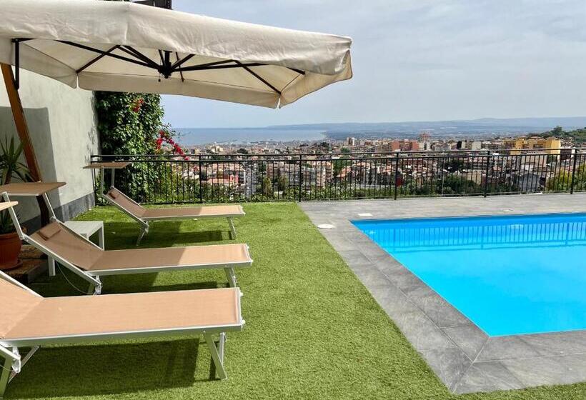 سوییت لوکس, Villa Leucatia