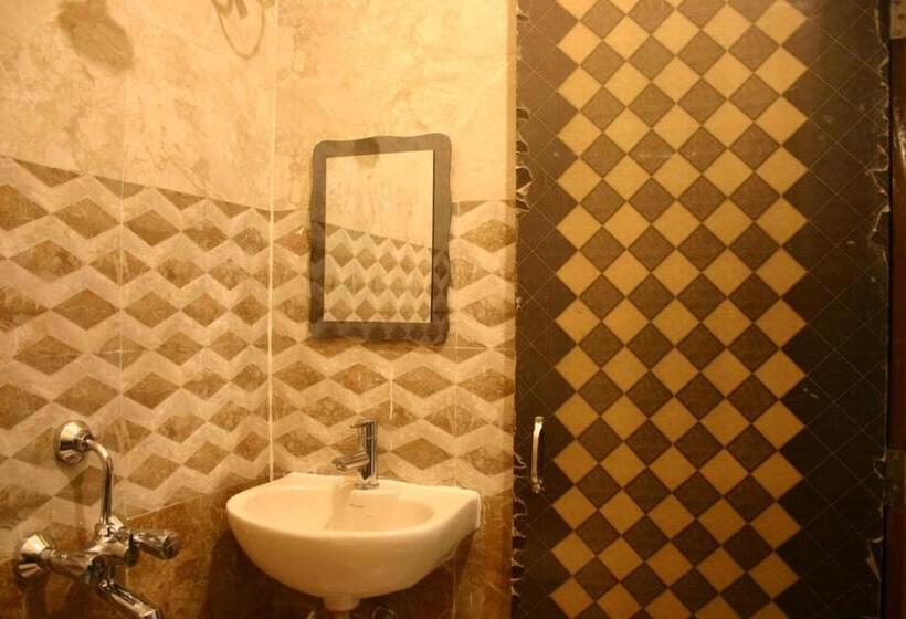 Quarto Deluxe, Utsav Grand By Chocolate Inn