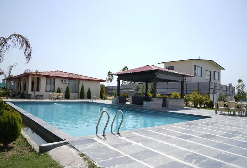 سوییت خانوادگی, Shivjot Farm & Resort Panchkula