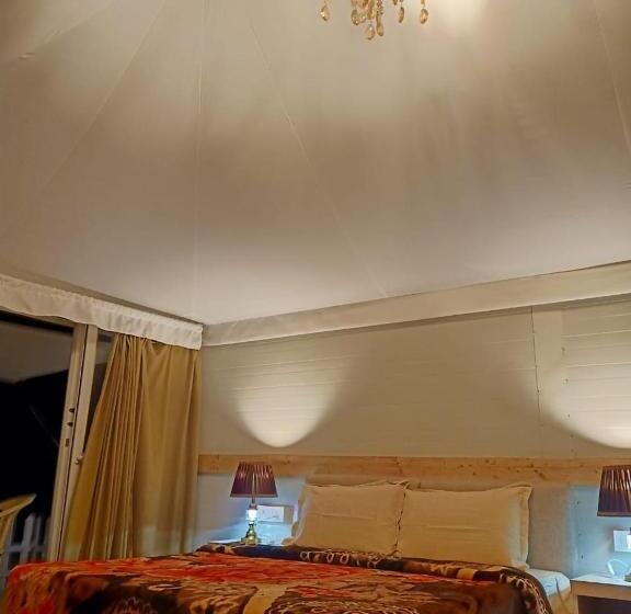 اتاق لوکس, Shivjot Farm & Resort Panchkula