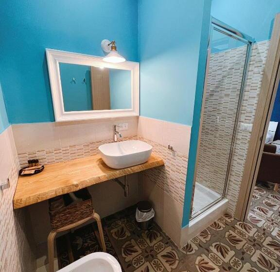 اتاق استاندارد چهارنفره با بالکن, Deas B&b