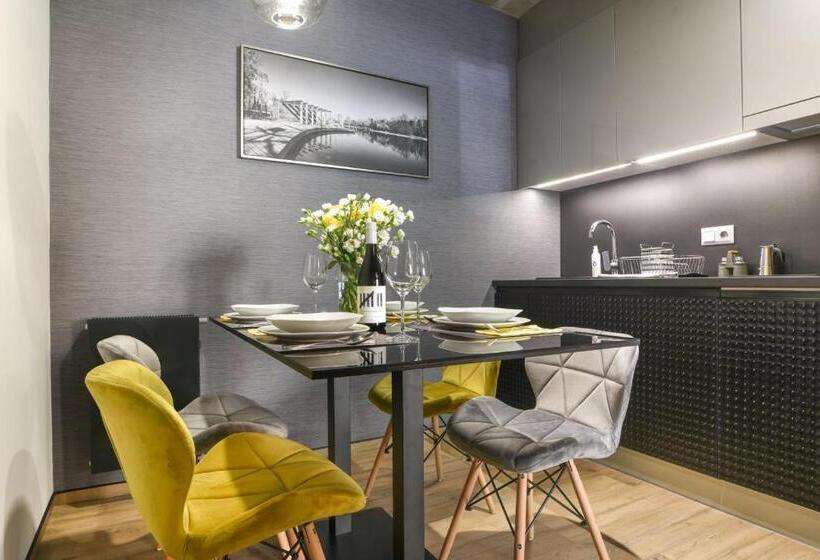 استودیوی استاندارد, R31 Residence