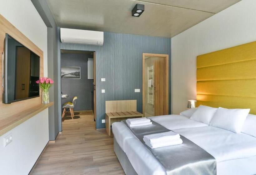 استودیوی استاندارد, R31 Residence
