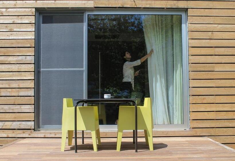 استودیوی استاندارد, Furnas Lake Forest Living