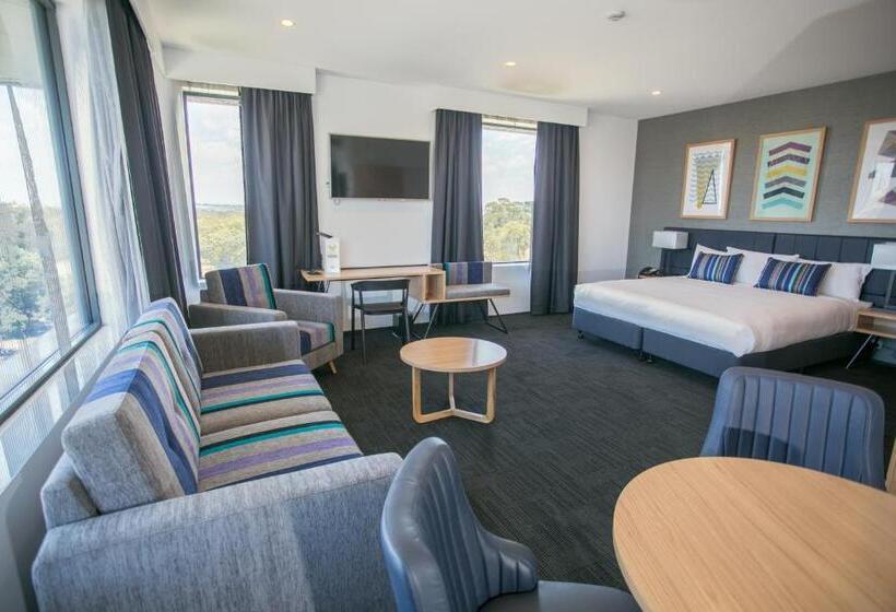 이그제큐티브 스튜디오, Alpha Hotel Eastern Creek