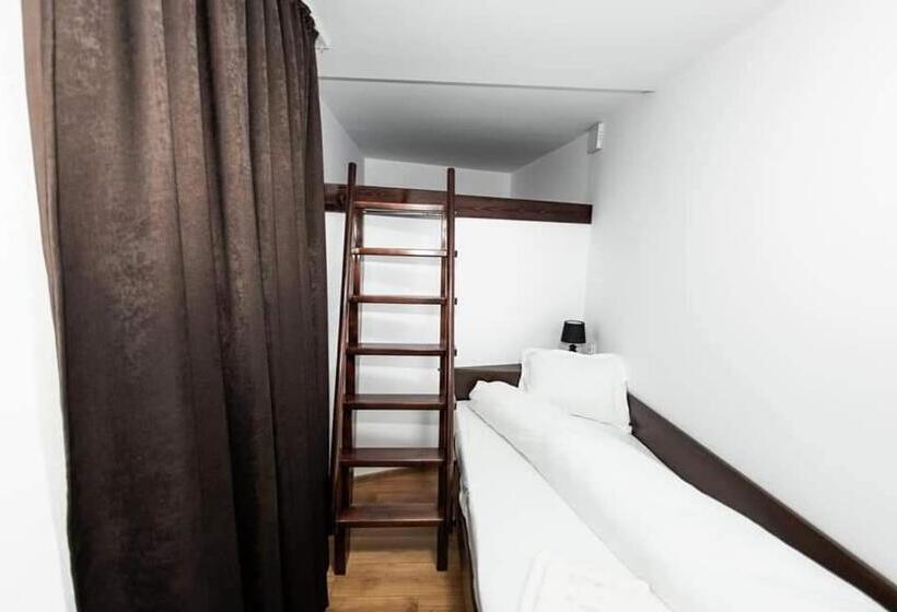 Quarto Estandar Individual, Casa Câmpulungeană