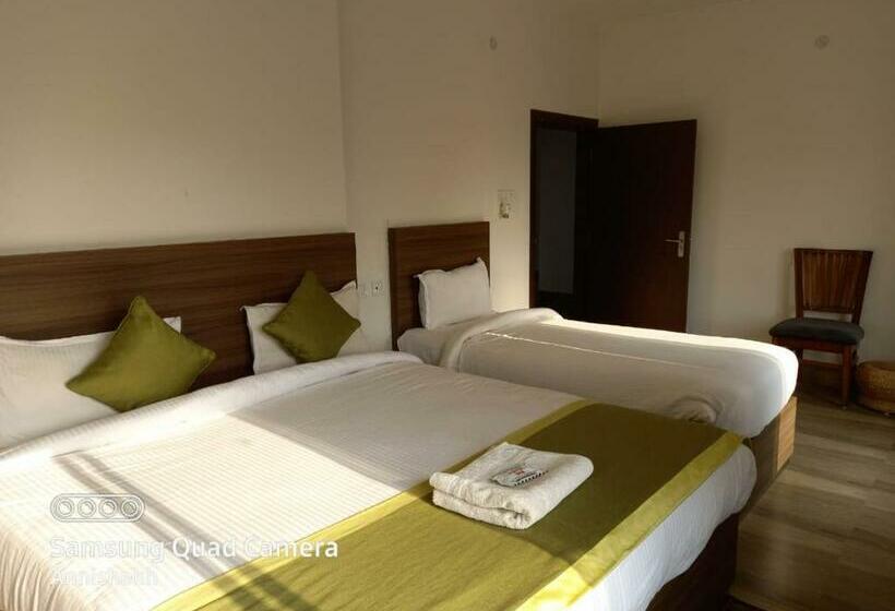 行政三人间, Shivaji Inn Kaziranga