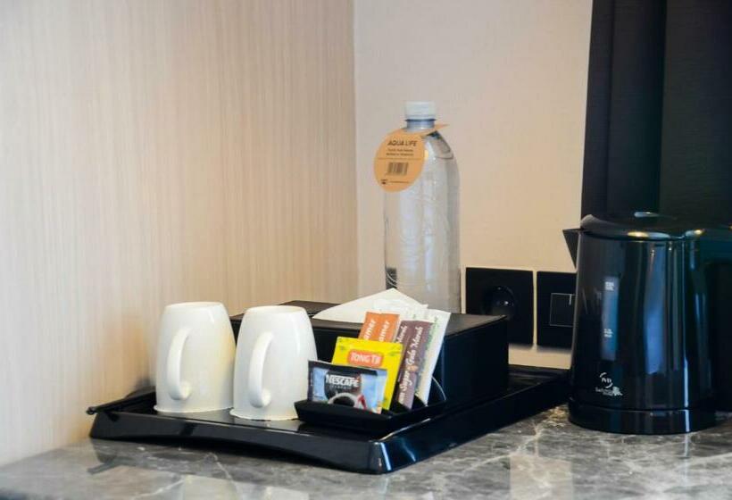 اتاق استاندارد با چشم‌انداز کوهستان, The Manohara Hotel Yogyakarta