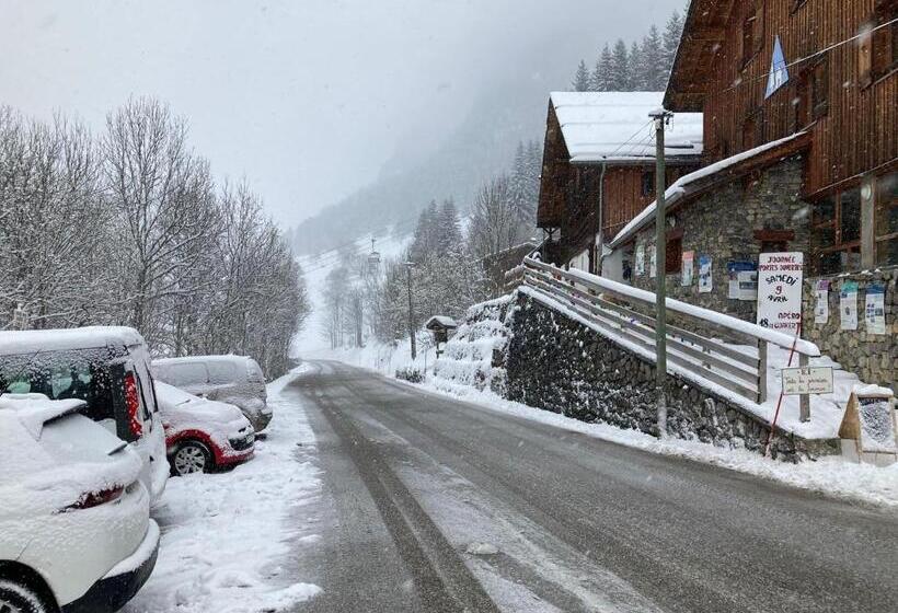 اتاق استاندارد یک نفره, Auberge De Jeunesse Hi La Clusaz