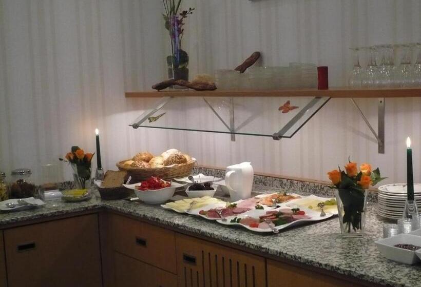 Номер Стандарт, Lindner's Apartment