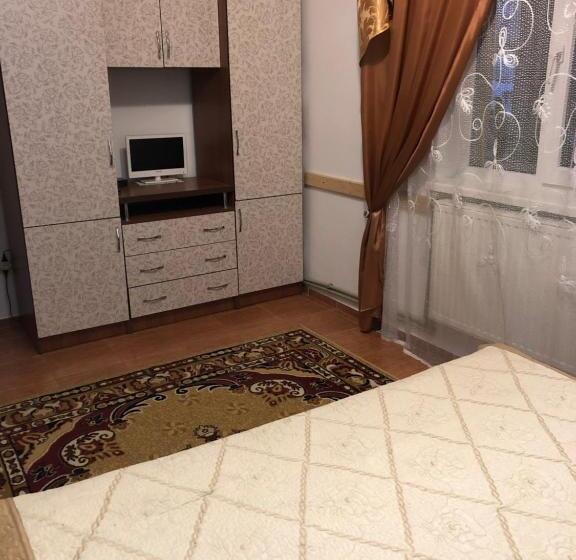 Номер Стандарт, біля комори