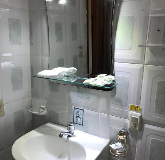 Basis Zimmer, Hosteria Shell
