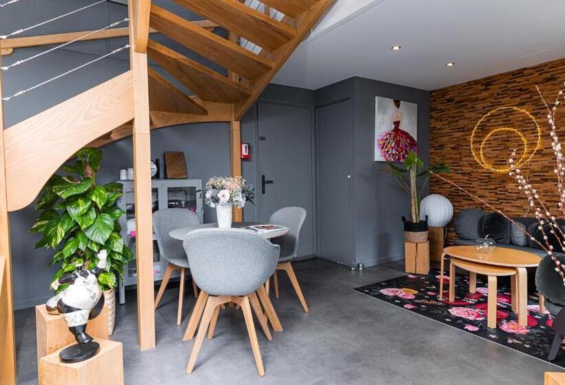 Family Suite, En Marge