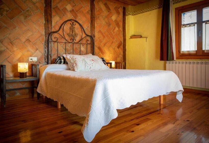 Номер Стандарт с Балконом, Hostal D éller