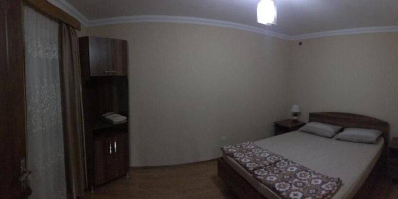 اتاق لوکس با بالکن, Mari Guest House