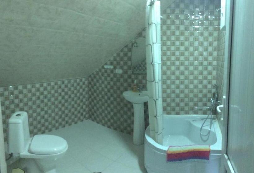 اتاق لوکس با بالکن, Mari Guest House