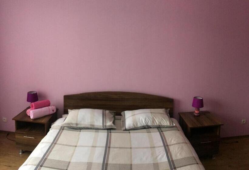 اتاق لوکس, Mari Guest House