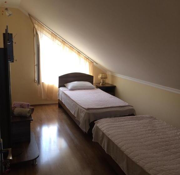 اتاق استاندارد با سرویس بهداشتی مشترک, Mari Guest House