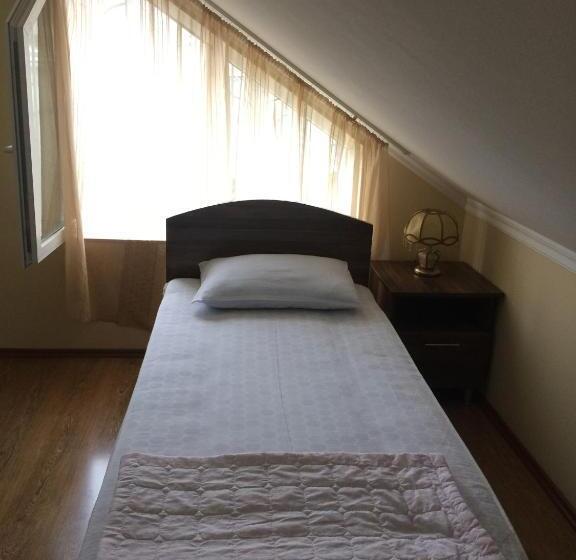 اتاق استاندارد با سرویس بهداشتی مشترک, Mari Guest House