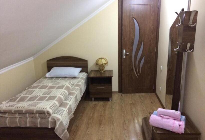 اتاق استاندارد با سرویس بهداشتی مشترک, Mari Guest House