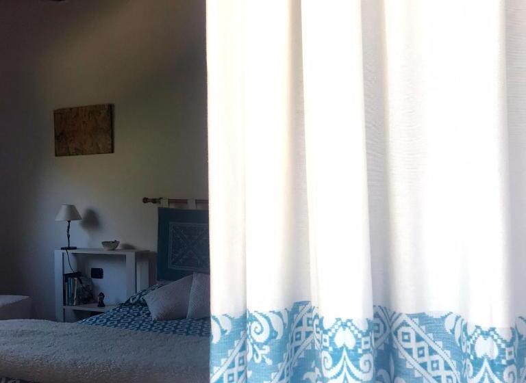 اتاق راحتی سه تخته, B&b La Tasgia