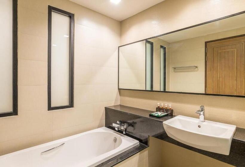 استودیو استاندارد با چشم‌انداز استخر, Ananta Burin Resort   Sha Extra Plus