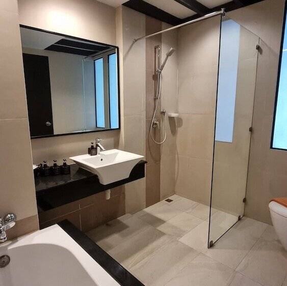 اتاق لوکس با چشم‌انداز استخر, Ananta Burin Resort   Sha Extra Plus