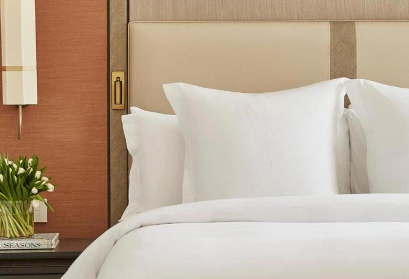 اتاق لوکس با تخت بزرگ, Four Seasons Hotel Istanbul At Sultanahmet