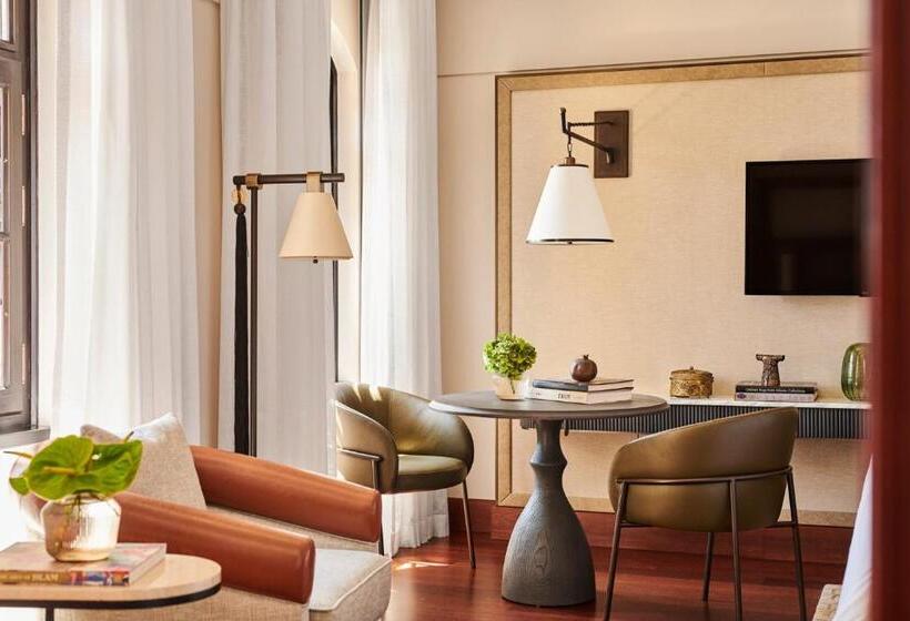 اتاق سوپریور با تخت بزرگ, Four Seasons Hotel Istanbul At Sultanahmet