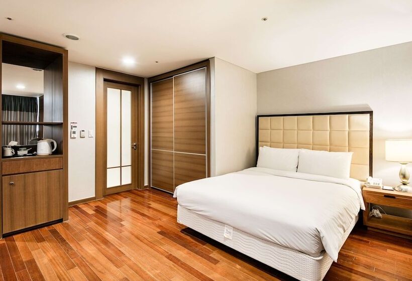 Номер Deluxe, Ramada Hotel And Suites Seoul Namdaemun