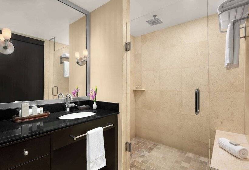 סוויטה צדדית נוף לים, Z Ocean Hotel, Classico A Sonesta Collection