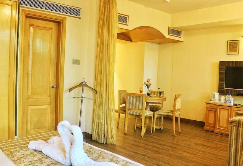 デラックスルーム, Dee Marks Hotel & Resorts