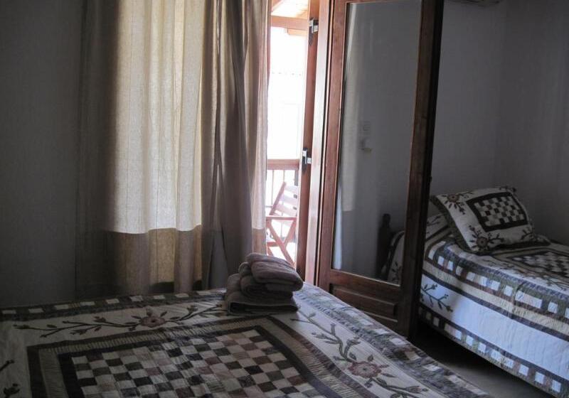 اتاق استاندارد سه نفره, Mouria