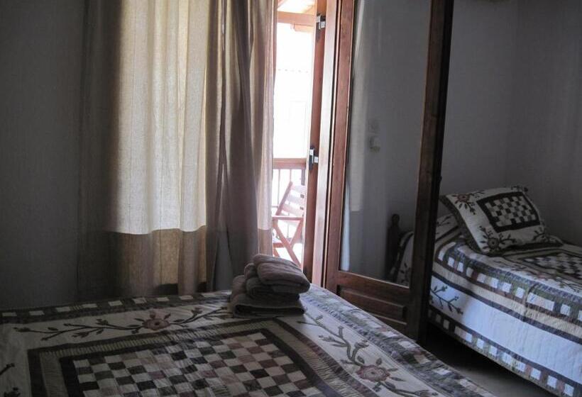 اتاق استاندارد سه نفره, Mouria