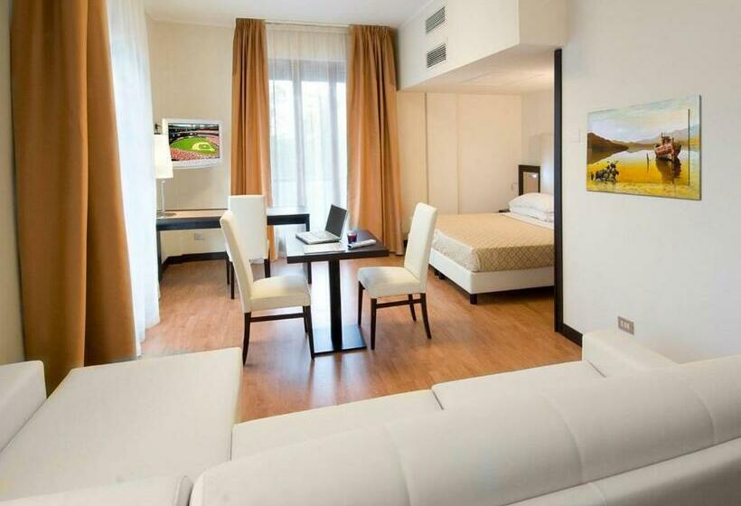 سوییت جونیور, Suite Hotel Elite