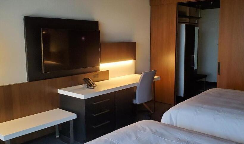 Номер Deluxe, Grand Times Hotel Laval   Centropolis