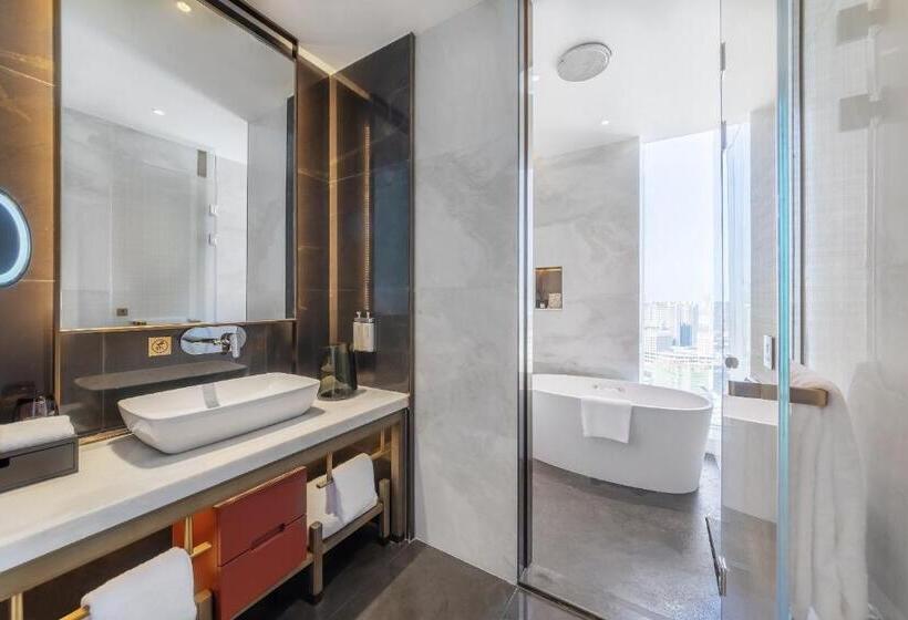 Club Room King Bed, Hualuxe Xi An Chanba, An Ihg