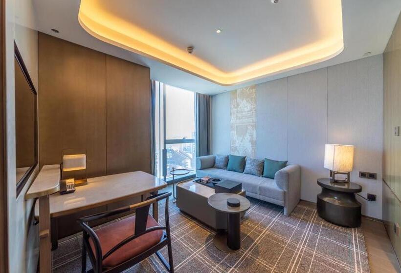 Club Room King Bed, Hualuxe Xi An Chanba, An Ihg
