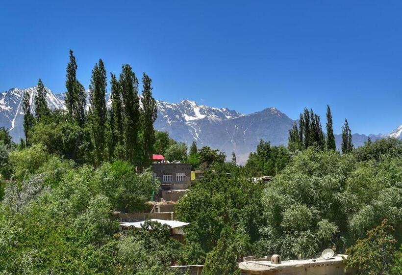 اتاق استاندارد سه نفره, Skardu Lodge