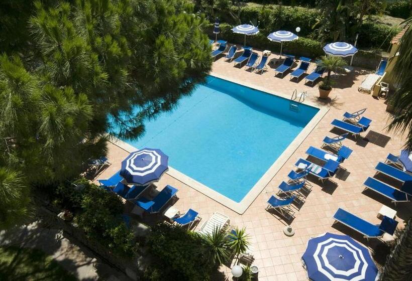 Трехместный Номер Стандарт с Балконом, Le Canne Family Resort & Spa