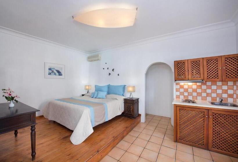 استودیوی استاندارد, Meltemi Suites